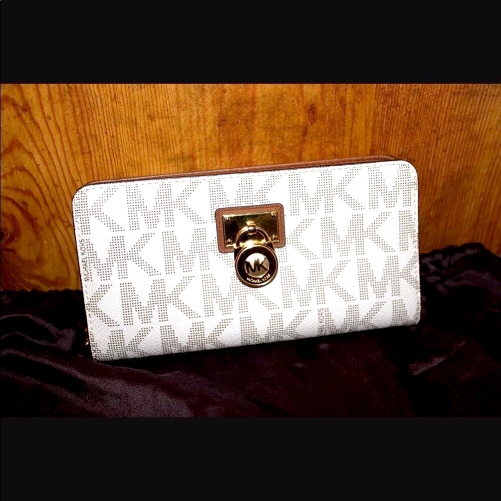 Michael Kors Hamilton Wallet